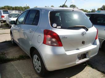 2005 Toyota Vitz Images