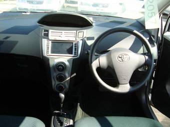 2005 Toyota Vitz Pics