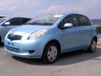 2005 Toyota Vitz Photos