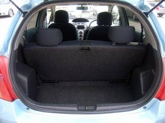 2005 Toyota Vitz Photos