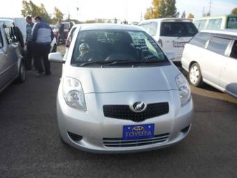 2005 Toyota Vitz Photos