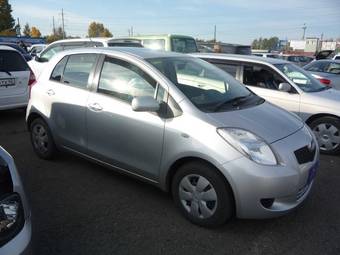 2005 Toyota Vitz Photos