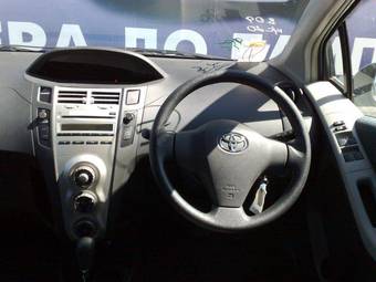 2005 Toyota Vitz Photos