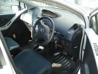 2005 Toyota Vitz Pictures