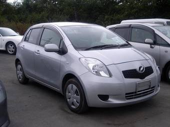 2005 Toyota Vitz Photos