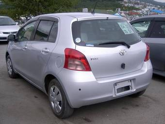 2005 Toyota Vitz Photos