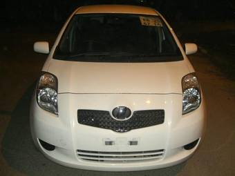 2005 Toyota Vitz Pics