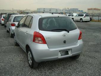 2005 Toyota Vitz Photos