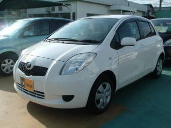 2005 Toyota Vitz Photos