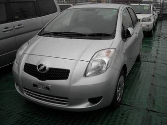 2005 Toyota Vitz Photos