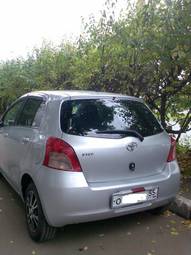 2005 Toyota Vitz Photos