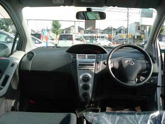 2005 Toyota Vitz Pictures