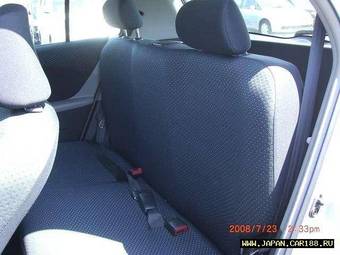 2005 Toyota Vitz Photos