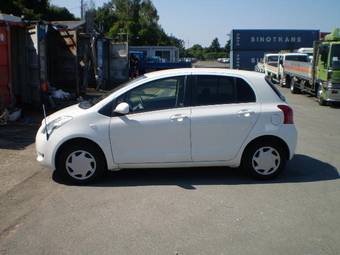 2005 Toyota Vitz Photos