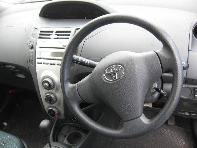 2006 Toyota Vitz