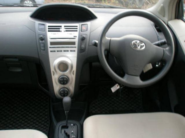 2006 Toyota Vitz