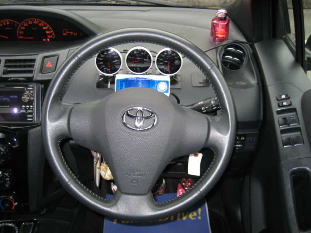 2006 Toyota Vitz