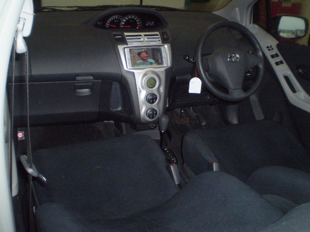 2006 Toyota Vitz