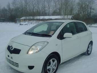 2006 Toyota Vitz Photos