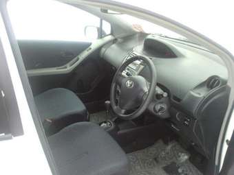 2006 Toyota Vitz Images