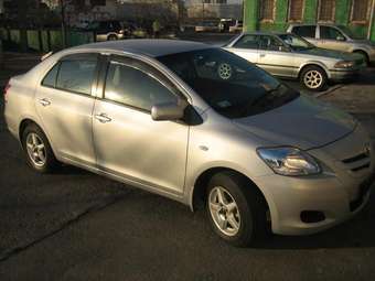 2006 Toyota Vitz Photos