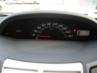 2006 Toyota Vitz Photos