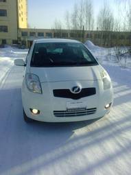2006 Toyota Vitz Photos