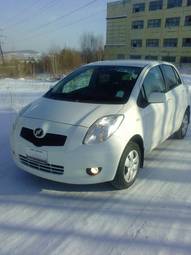 2006 Toyota Vitz Photos