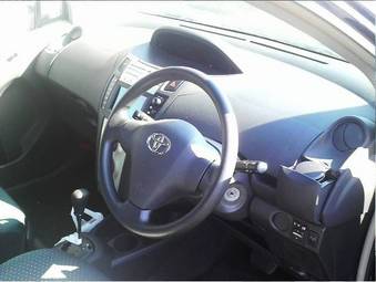 2006 Toyota Vitz Photos