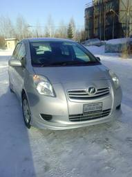 2006 Toyota Vitz Photos