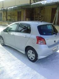 2006 Toyota Vitz Photos