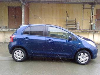 2006 Toyota Vitz Photos