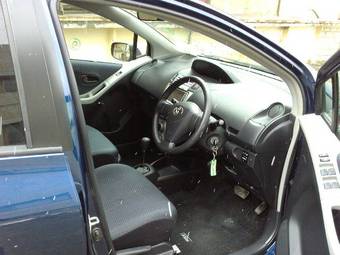 2006 Toyota Vitz Images