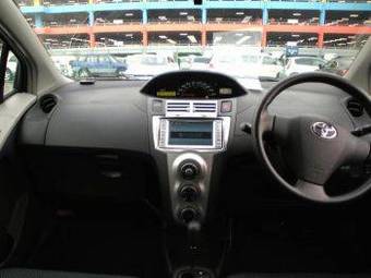 2006 Toyota Vitz Photos