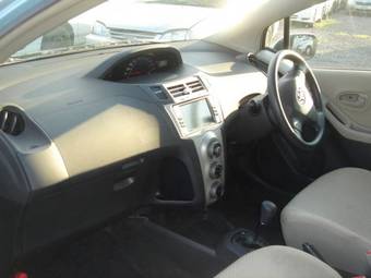 2006 Toyota Vitz Photos