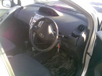 2006 Toyota Vitz Photos