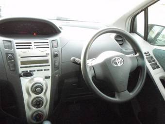 2006 Toyota Vitz Photos