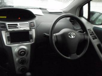 2006 Toyota Vitz Photos