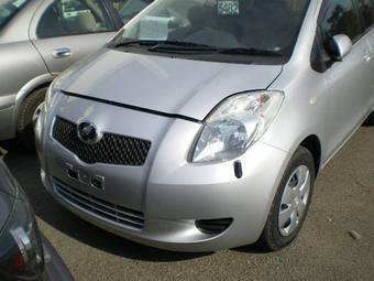 2006 Toyota Vitz Photos