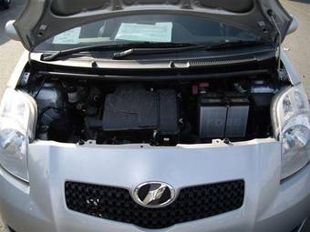 2006 Toyota Vitz Photos