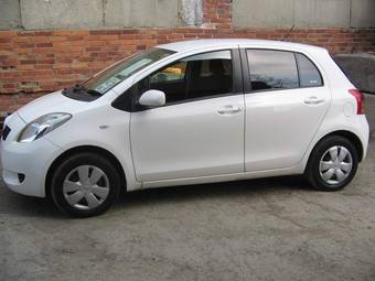 2006 Toyota Vitz Photos