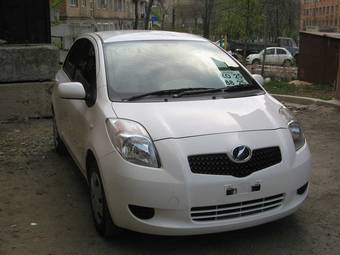 2006 Toyota Vitz Photos