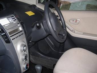 2006 Toyota Vitz Photos