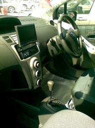 2006 Toyota Vitz Photos