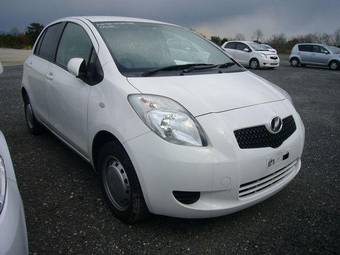 2006 Toyota Vitz Photos