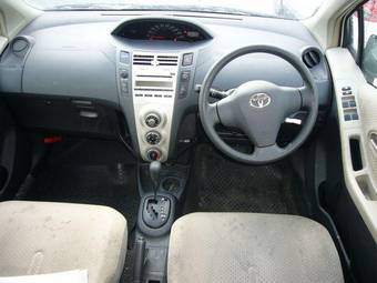 2006 Toyota Vitz Photos