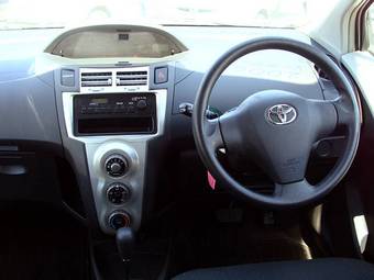 2006 Toyota Vitz Photos