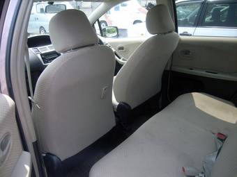 2006 Toyota Vitz Photos