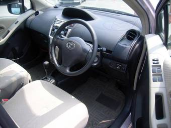2006 Toyota Vitz Photos