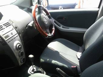 2006 Toyota Vitz Photos